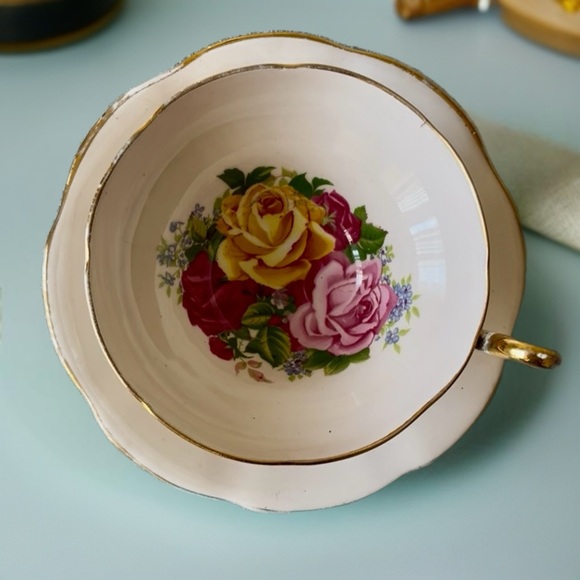 Vintage Queen Anne Gold-Trimmed Teacup and Saucer Set - Picture 3 of 9